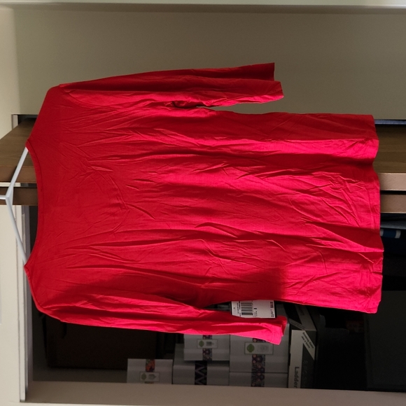 Super Soft Red V-neck 3/4 Sleeve - Picture 2 of 6
